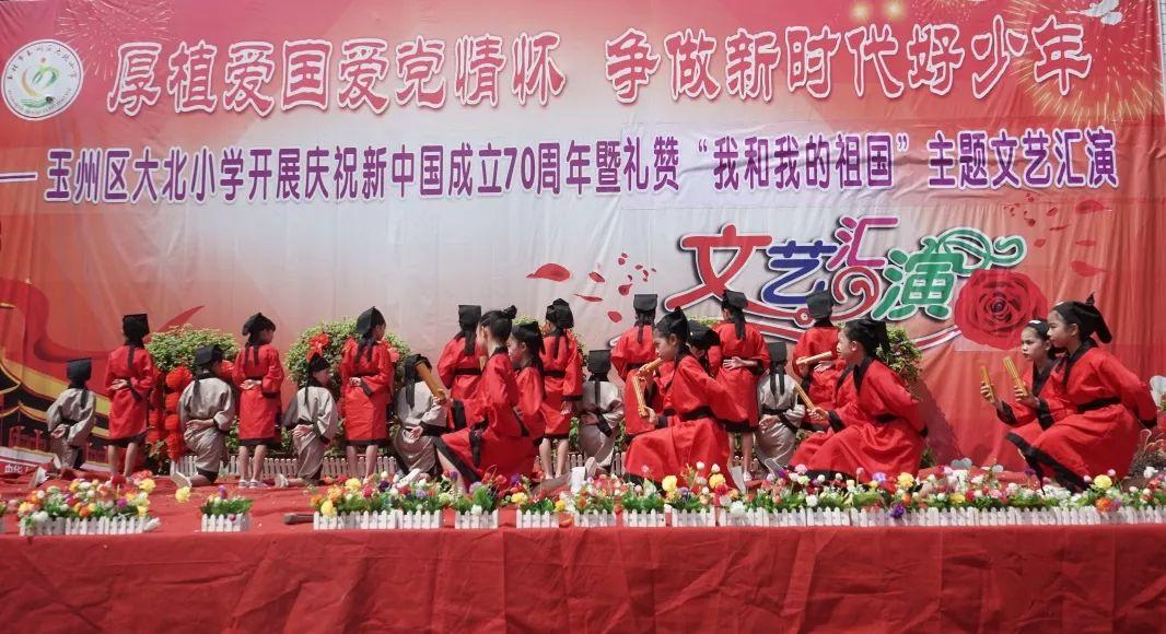正式上路 全国首例自动驾驶网约车亮相浙江杭州